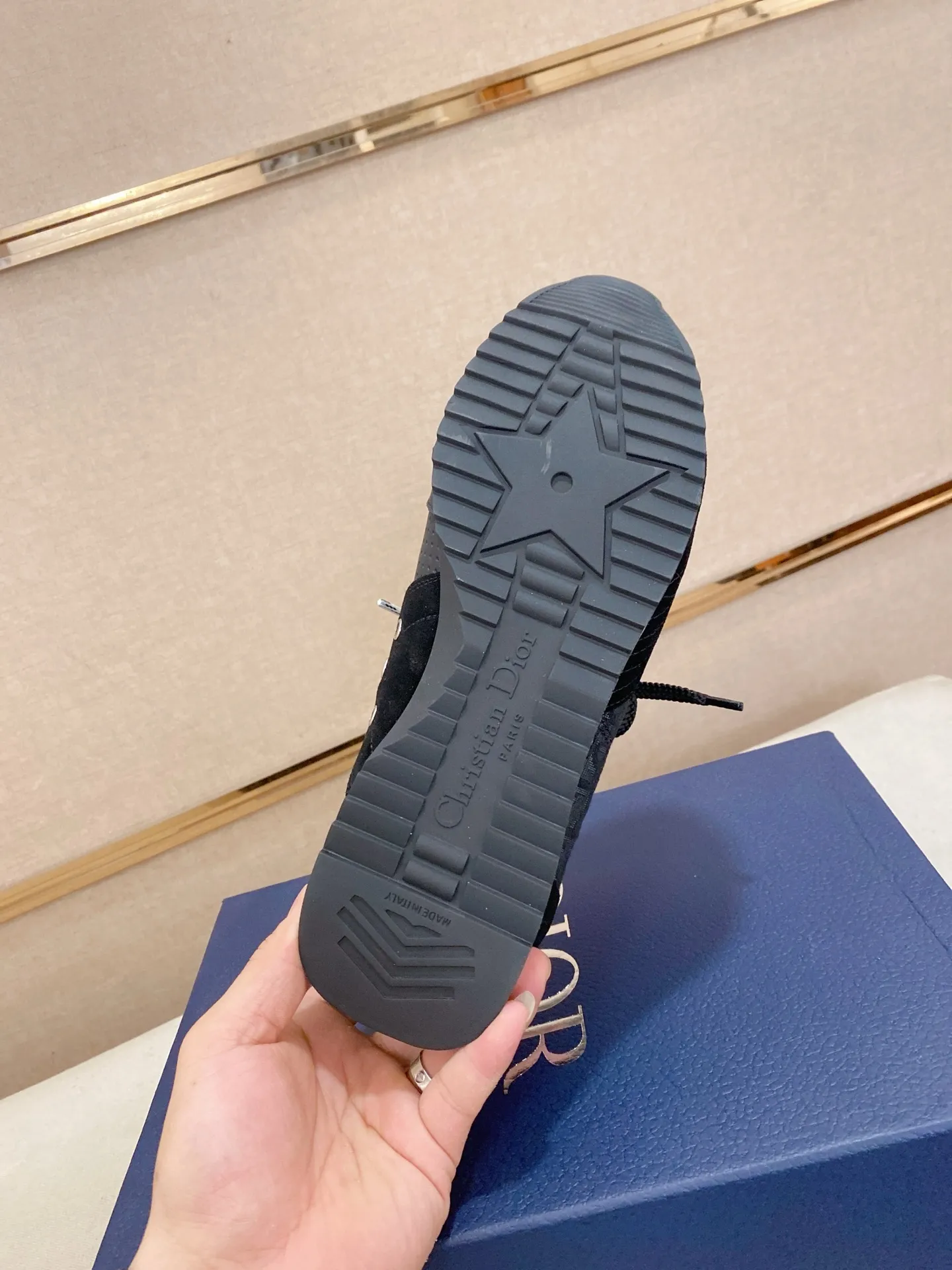 Men's shoes💰: 500💰Couple style💏 [Dior·Dior] New casual sports style men's shoes, new spring and summer design, perfect workmanship, lace-up lazy style to create wardrobe quality, upper: imported first-layer cowhide, mesh breathable lining soft and comfortable, ultra-light TPU wear-resistant outsole, simple, versatile fashion men's shoes, excellent color code number 35--44. (45,46 customized items are not returnable or exchangeable)